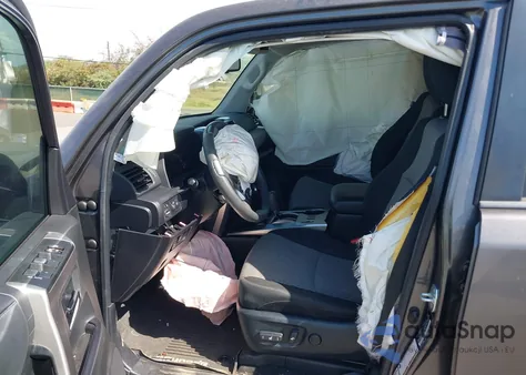 2021 Toyota 4Runner Sr5 z USA, uszkodzony, nr VIN JTEEU5JR7M5238517